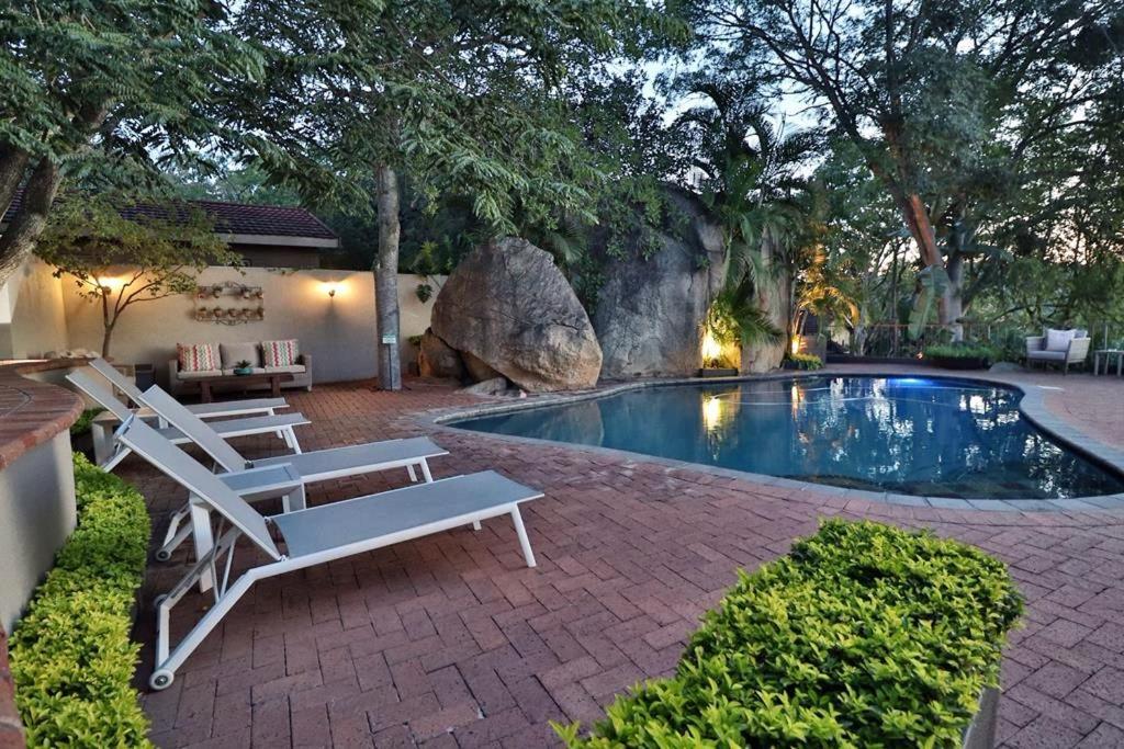 La Roca Guest House Mbombela Exteriör bild